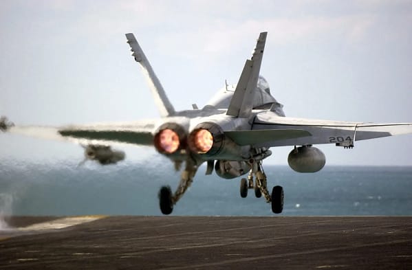aircraft-1049593_1920